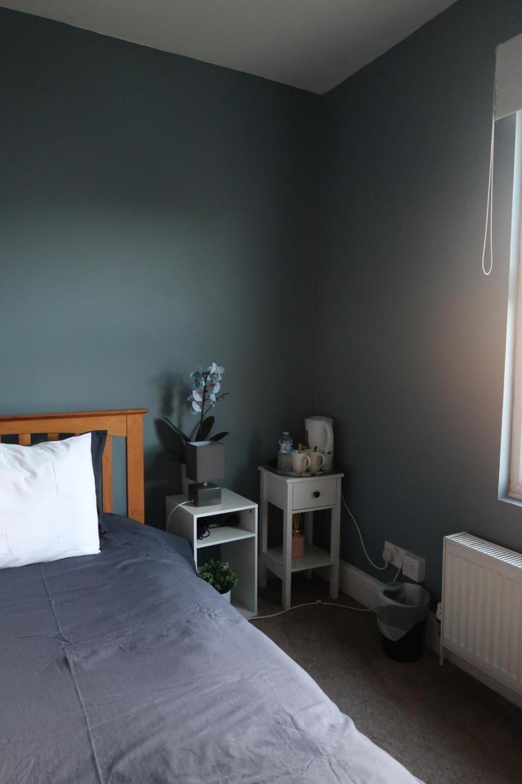 Single In Hertfordshire * Potters Bar